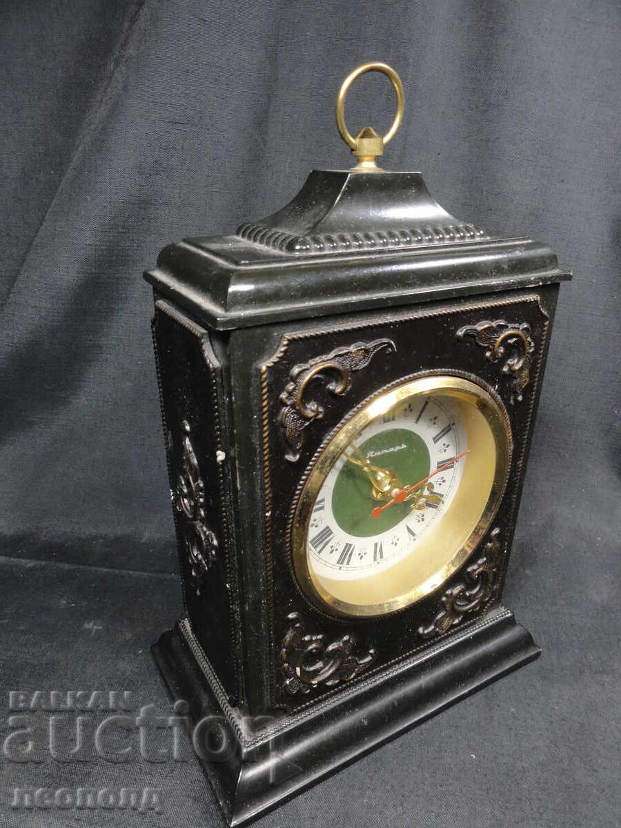 Delivery of BZC OLD RETRO SOC USSR QUARTZ DESK CLOCK AMBER