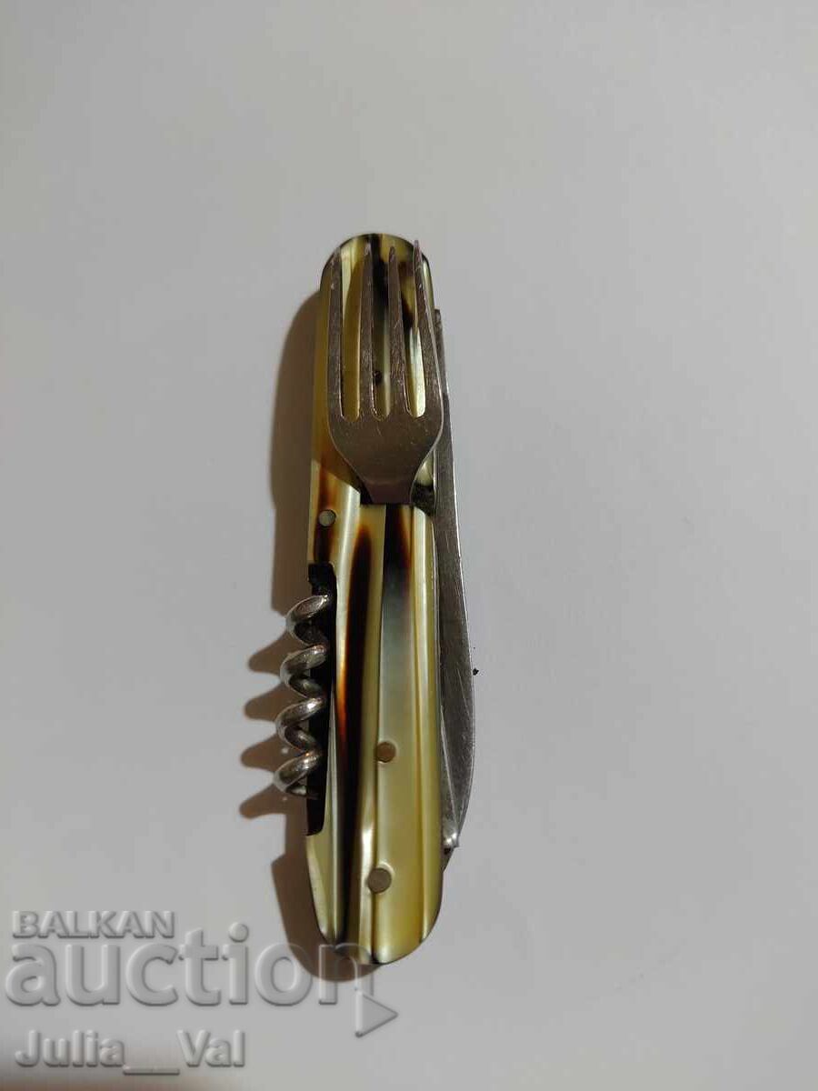 Old pocket social knife with price 60.00 BGN | € 30.68 Old pocket social knife with price 60.00 BGN | € 30.68