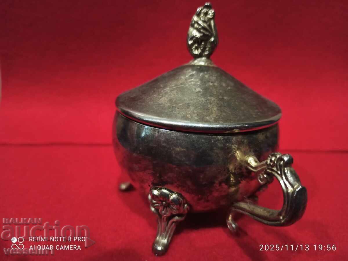 Стар съд захарница красива декорация посребрена с цена € 12.00 | 23.47 лв.