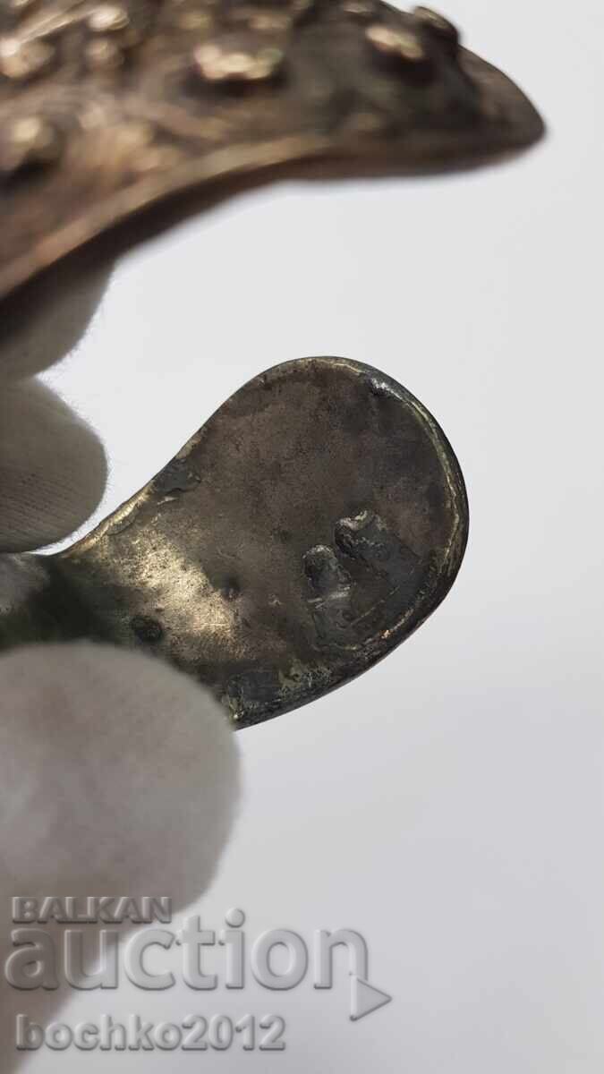 Delivery of Collectible Revival-era bracelet, wishbone style, with gold plating, 19th century