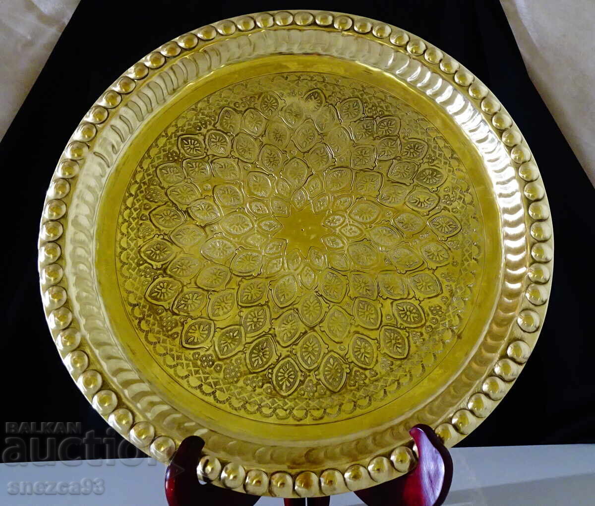 Δημοπρασία Χάλκινος δίσκος 35 εκ., 500 γρ., πλούσια διακόσμηση