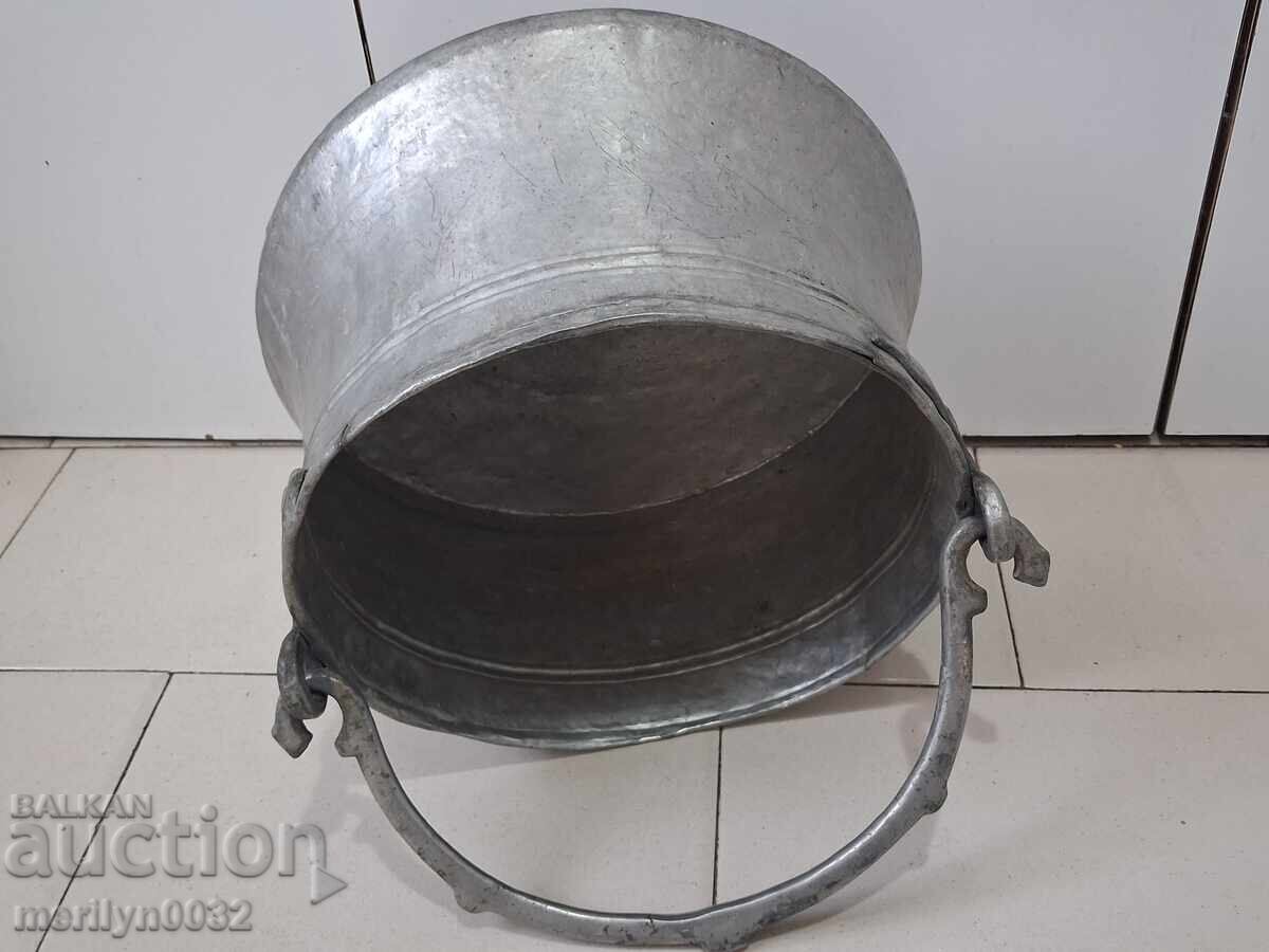 Licitație Monedă conservată, ceaun, cupru, vas de cupru Licitație Monedă conservată, ceaun, cupru, vas de cupru