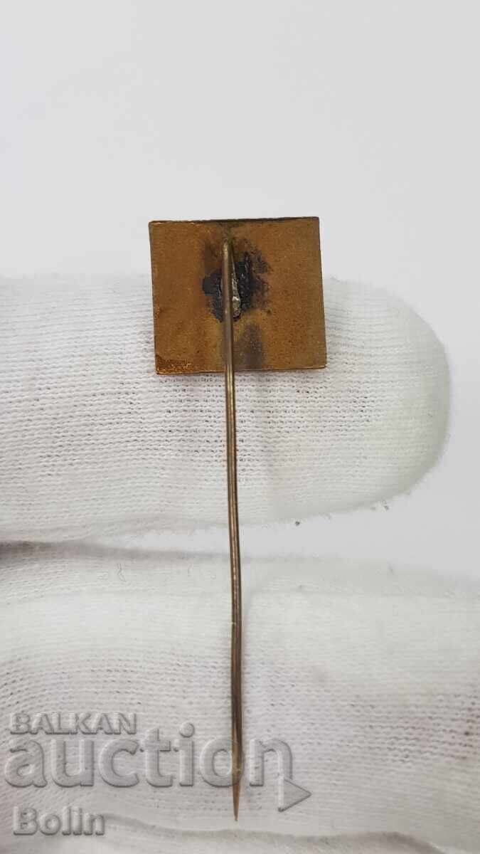 Delivery of Rare Royal Sign "Fonfon" Hut Tourism Delivery of Rare Royal Sign "Fonfon" Hut Tourism