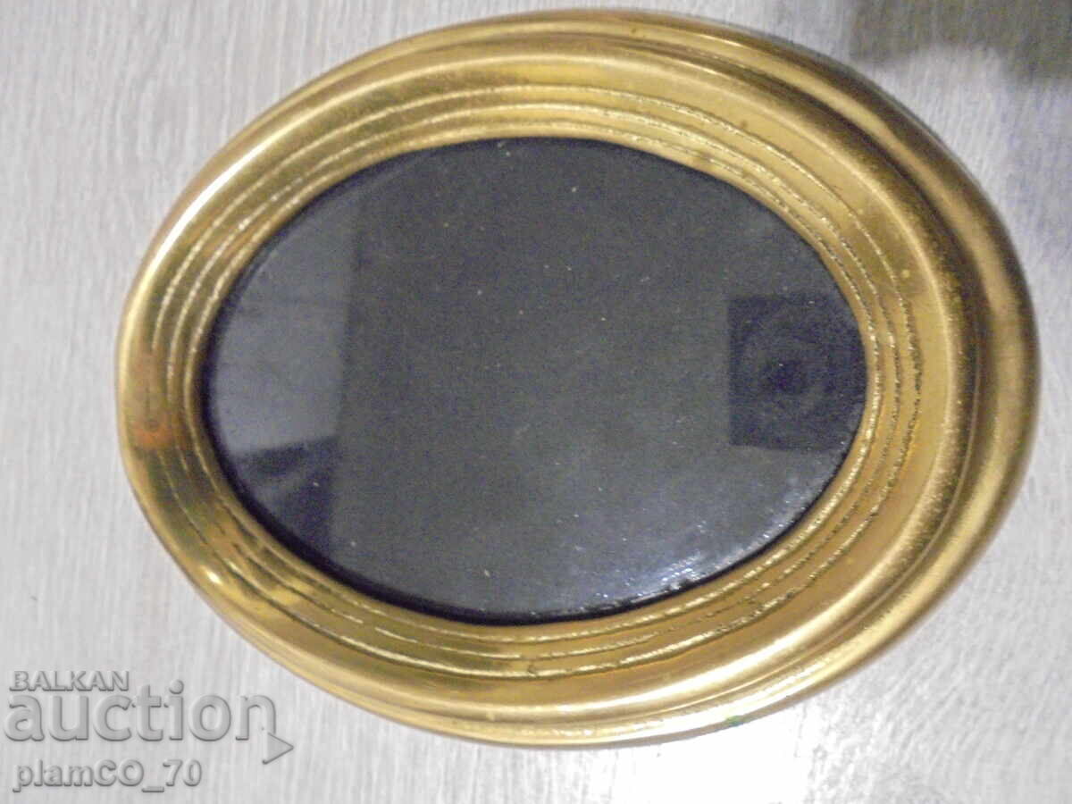 Δημοπρασία №*8362 Παλιά μπρούτζινη κορνίζα για φωτογραφία Δημοπρασία №*8362 Παλιά μπρούτζινη κορνίζα για φωτογραφία