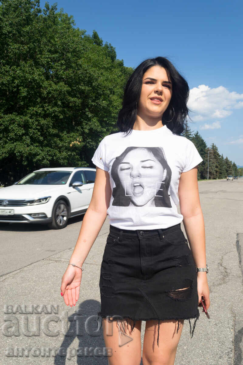 Tricou Sasha Grey - LOVE cu preț 55.00 BGN | € 28.12