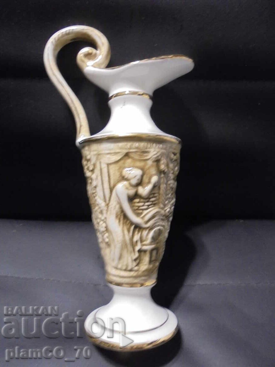 №*8365 Cană veche decorativă din porțelan R. Capodimonte cu preț 20.00 BGN | € 10.23