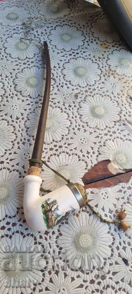 Pipa veche de portelan