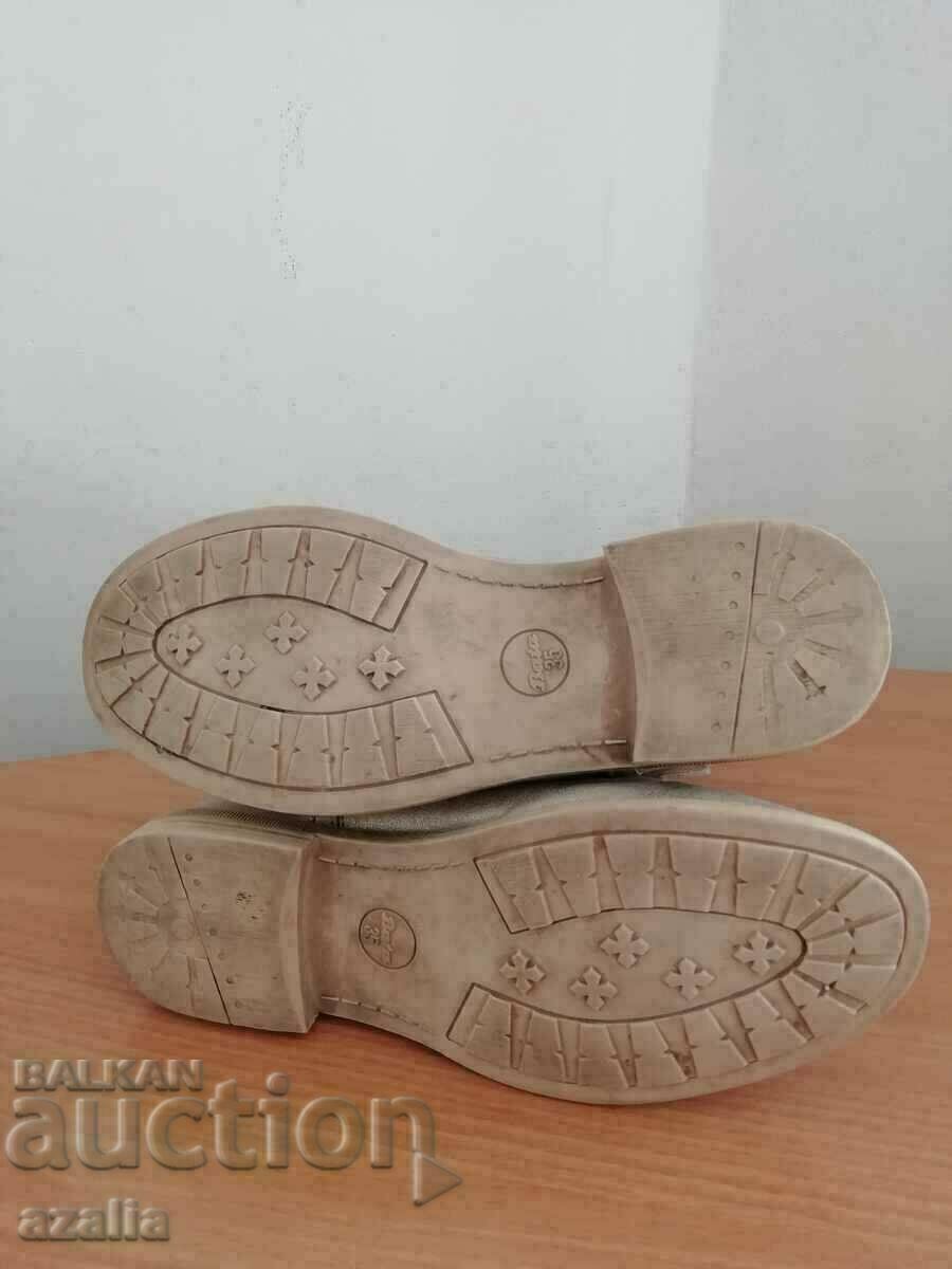 Boots in gold, 35 number with price 25.00 BGN | € 12.78