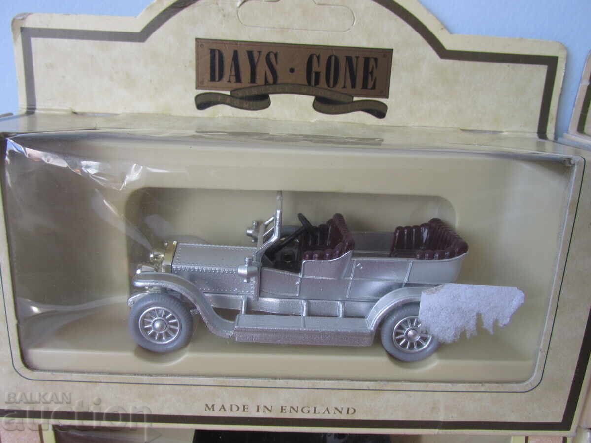 Carucioare retro cu preț 12.00 BGN | € 6.14