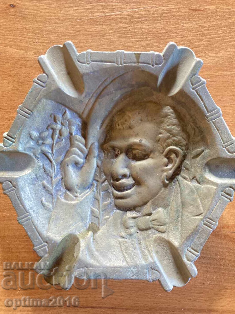 Cenușar masiv din alamă cu preț 28.00 BGN | € 14.32