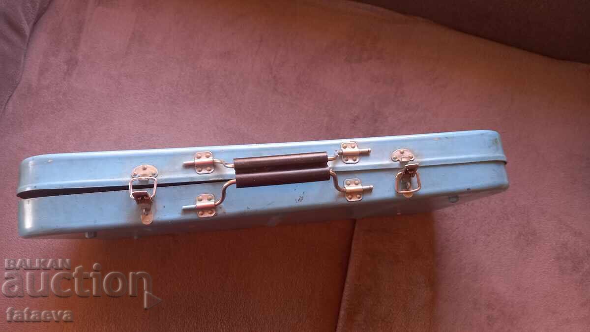 Licitație Valiză metalică mare MILITARĂ, MI 8, ELICOPTER