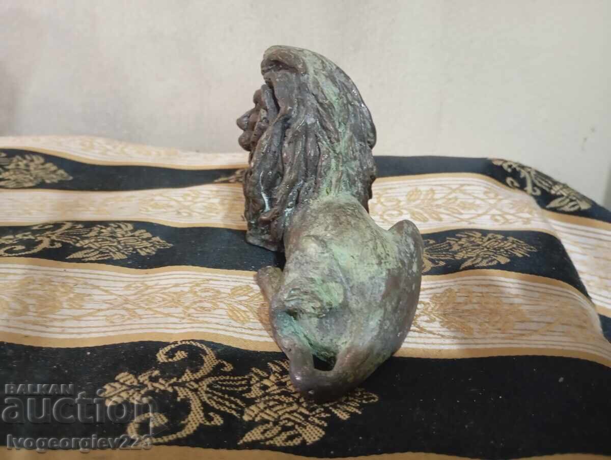 Стара статуетка,надстройка лъв с цена 143.00 лв. | € 73.11