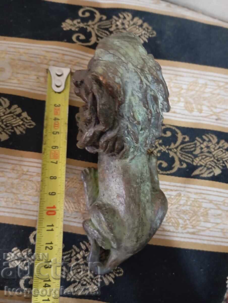 Аукцион Стара статуетка,надстройка лъв