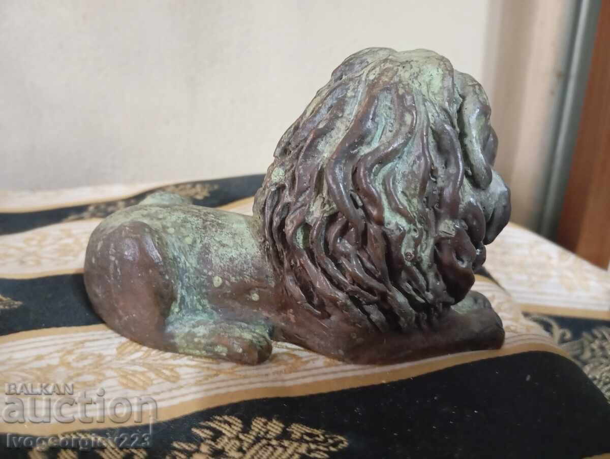 Доставка на Стара статуетка,надстройка лъв