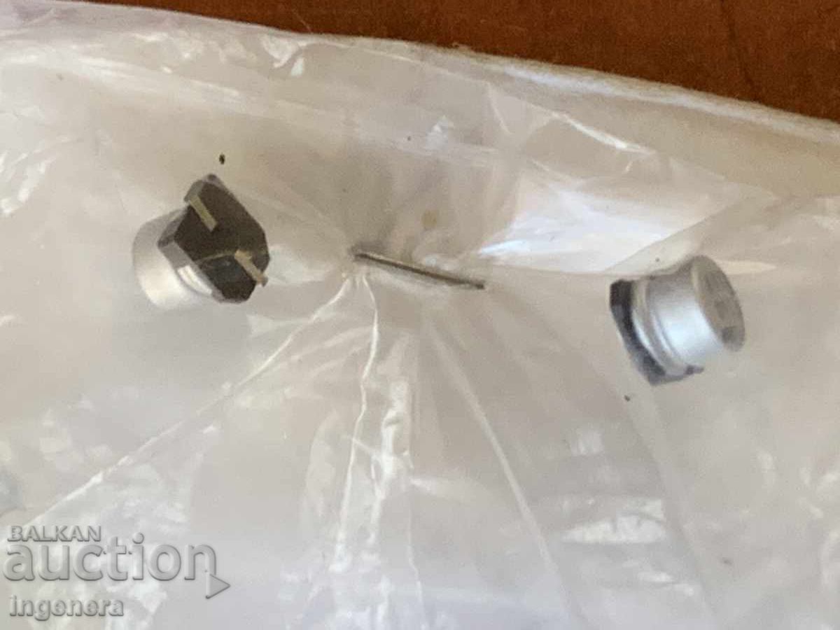 Licitație CONDENSATORI CONDENSATORI ALUMINIU ELECTROLITICI - 300 BUC. NOU!