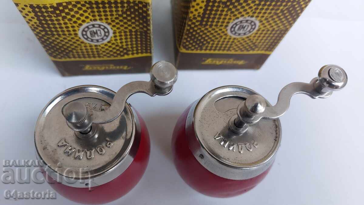 Auction  Spices, grinder, mill, homeland, black pepper