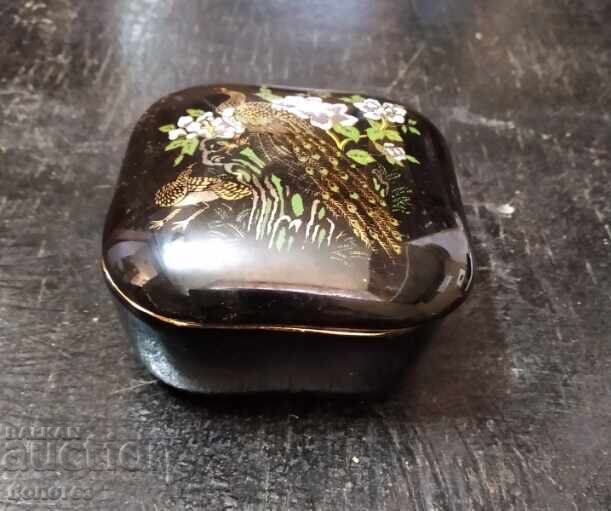 Πορσελάνινο κουτί κοσμημάτων με τιμή 20.00 BGN | € 10.23