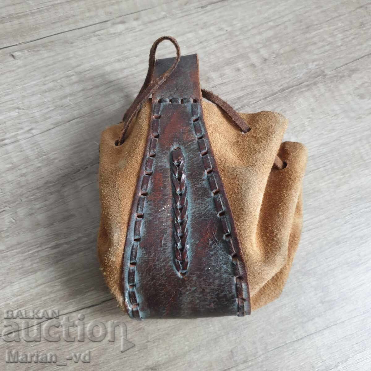 Παλιό πουγκί από φυσικό δέρμα με τιμή 35.00 BGN | € 17.90