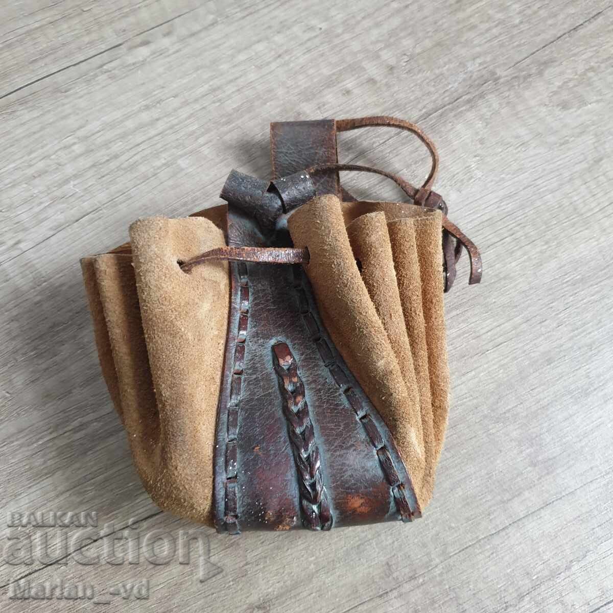 Παλιό πουγκί από φυσικό δέρμα