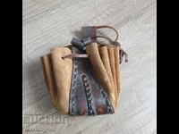 Geantă veche din piele naturală