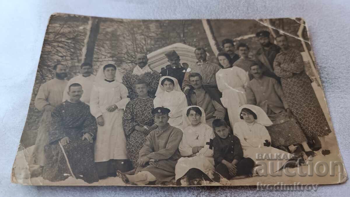 Φωτογραφία Στάρα Ζαγόρα Τραυματισμένοι στρατιώτες από τον Βαλκανικό πόλεμο 1913 Φωτογραφία Στάρα Ζαγόρα Τραυματισμένοι στρατιώτες από τον Βαλκανικό πόλεμο 1913