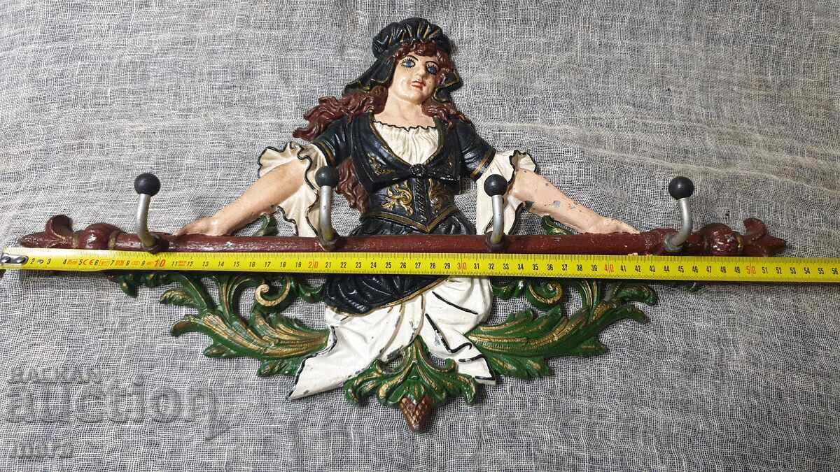 Метална винтидж закачалка с цена 120.00 лв. | € 61.36 Метална винтидж закачалка с цена 120.00 лв. | € 61.36