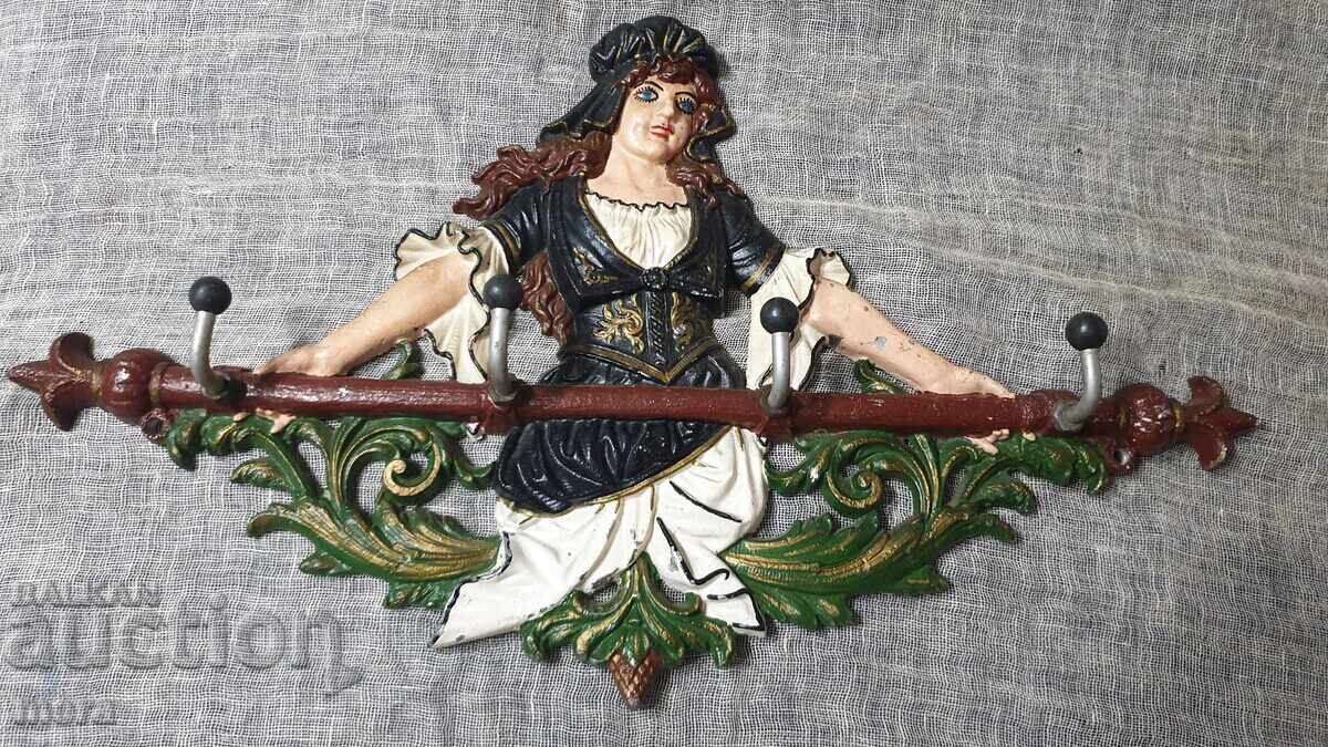 Метална винтидж закачалка Метална винтидж закачалка