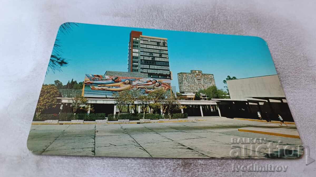 Η Ενορία με το Μουράλ του David Siqueiros 1975