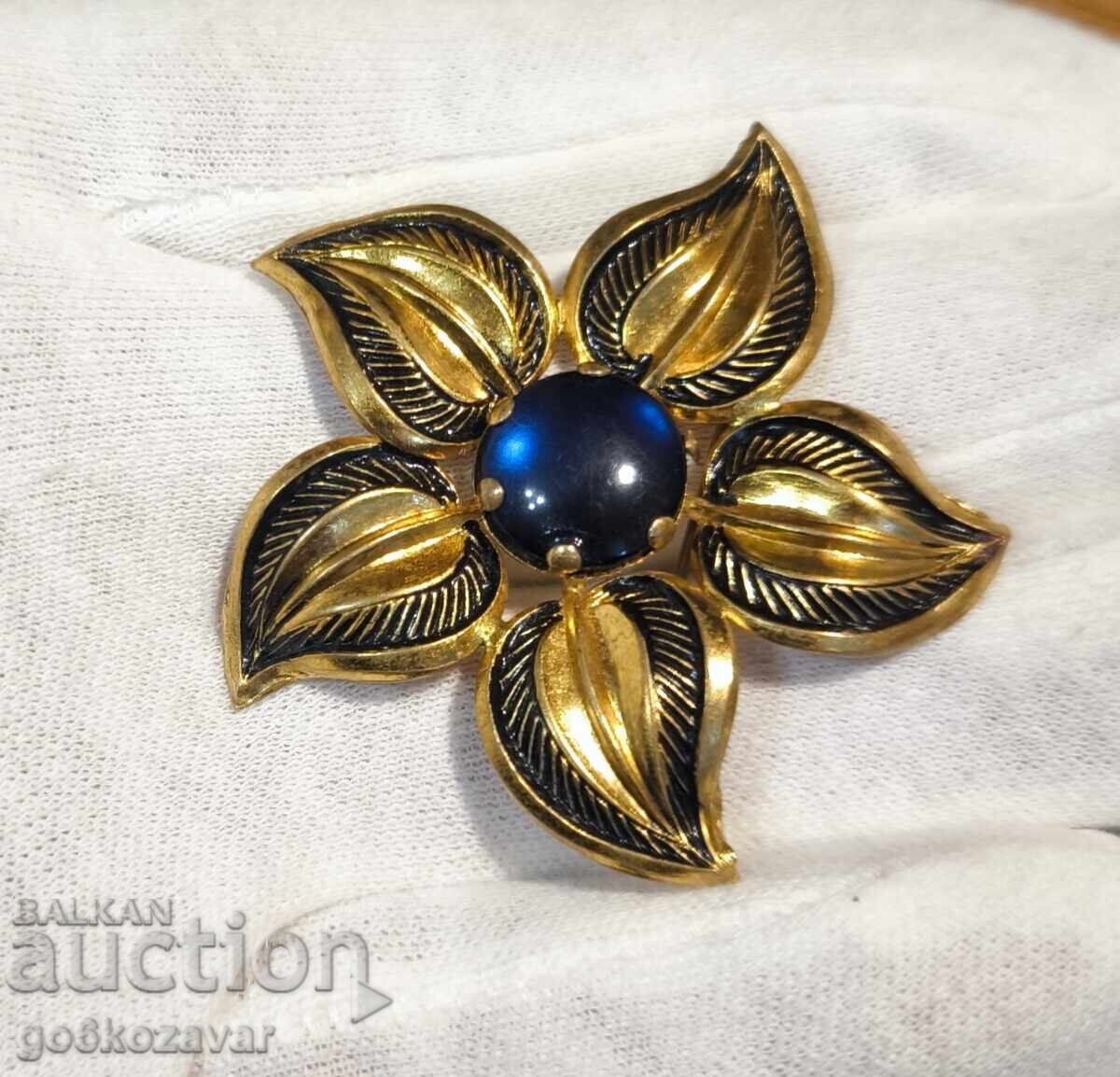 Винтидж брошка с цвете, позлатен метал,естествен камък 70те с цена 15.00 лв. | € 7.67
