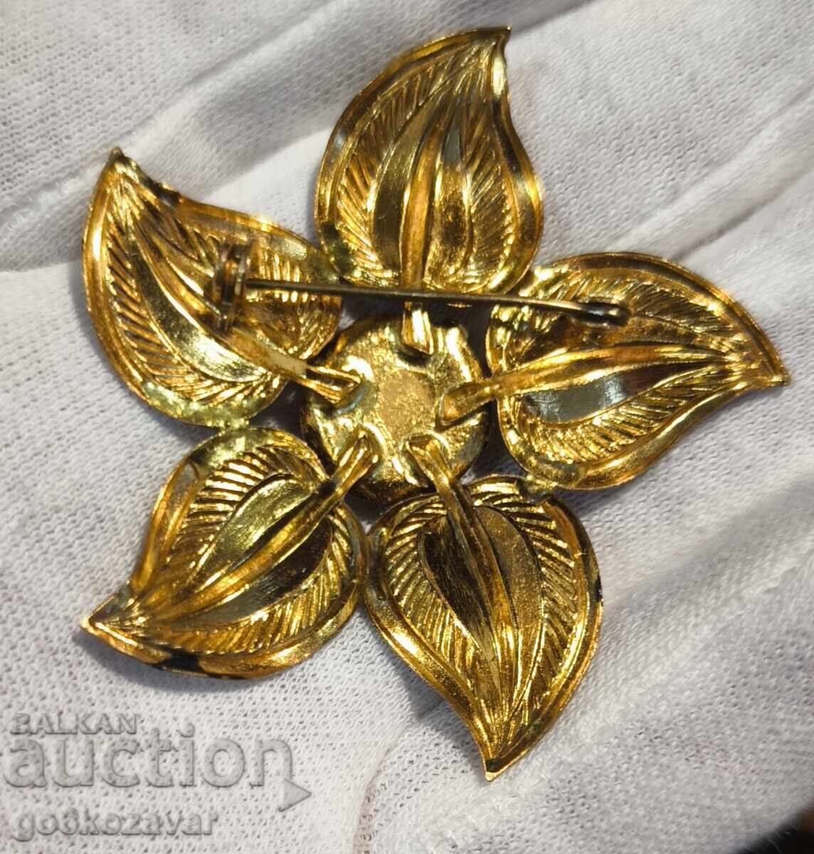 Аукцион Винтидж брошка с цвете, позлатен метал,естествен камък 70те