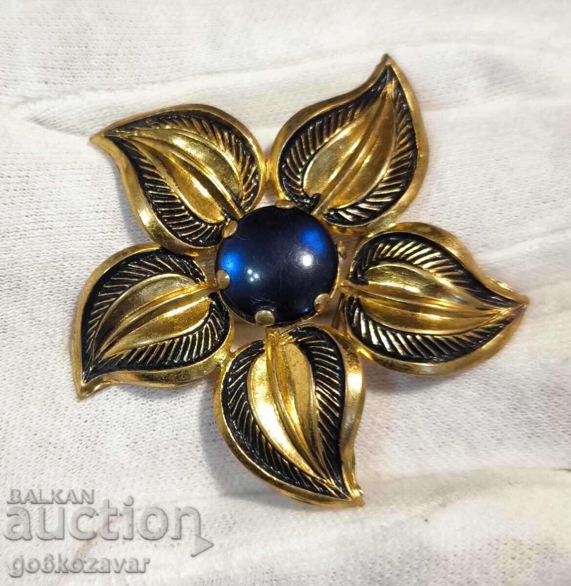 Винтидж брошка с цвете, позлатен метал,естествен камък 70те