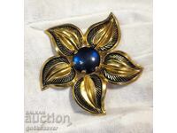 Broșă vintage cu floare, metal placat cu aur, piatră naturală, anii '70