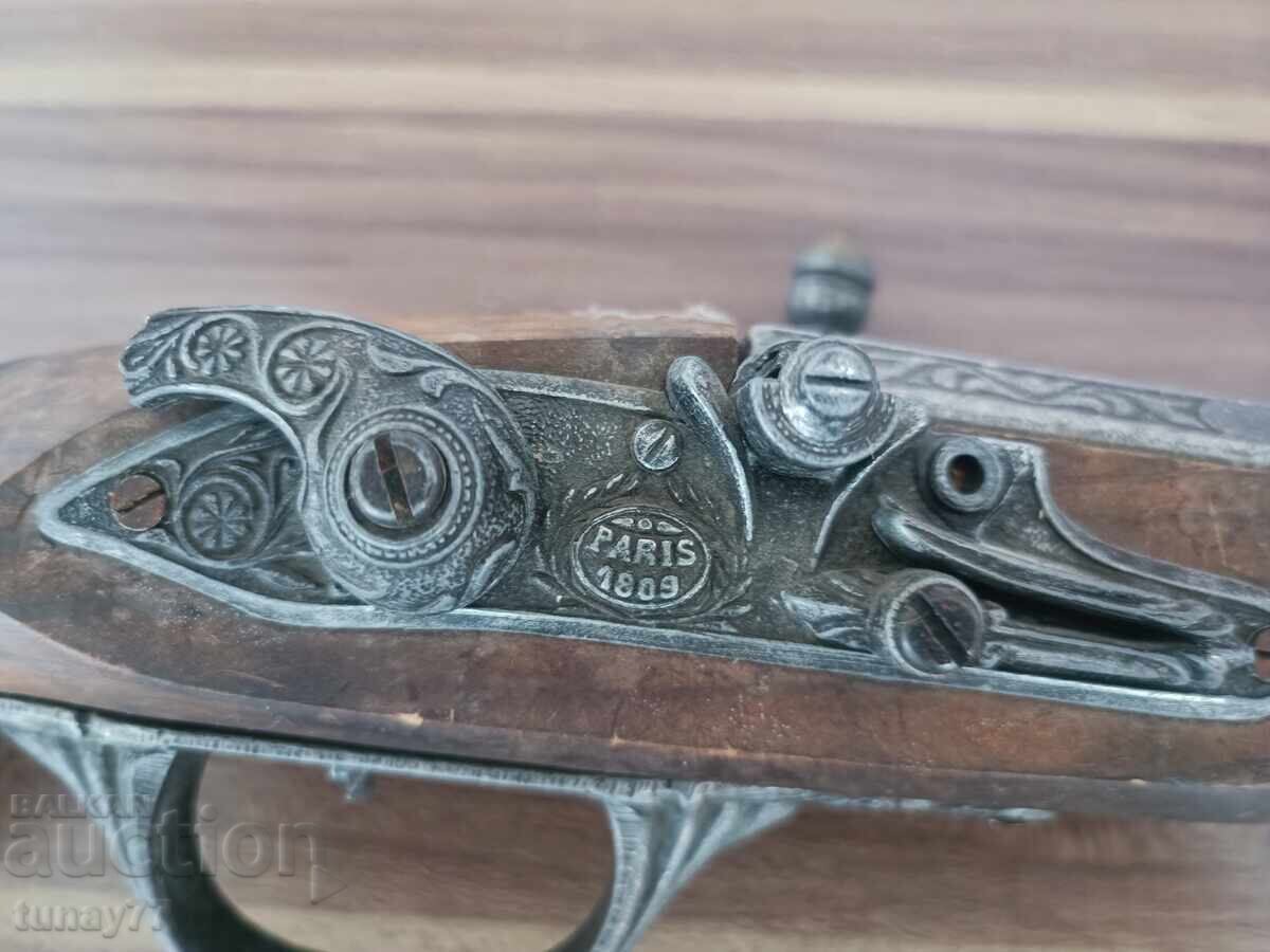 Аукцион Изключително добра реплика на стар кремъчен пищов.Има Аукцион Изключително добра реплика на стар кремъчен пищов.Има