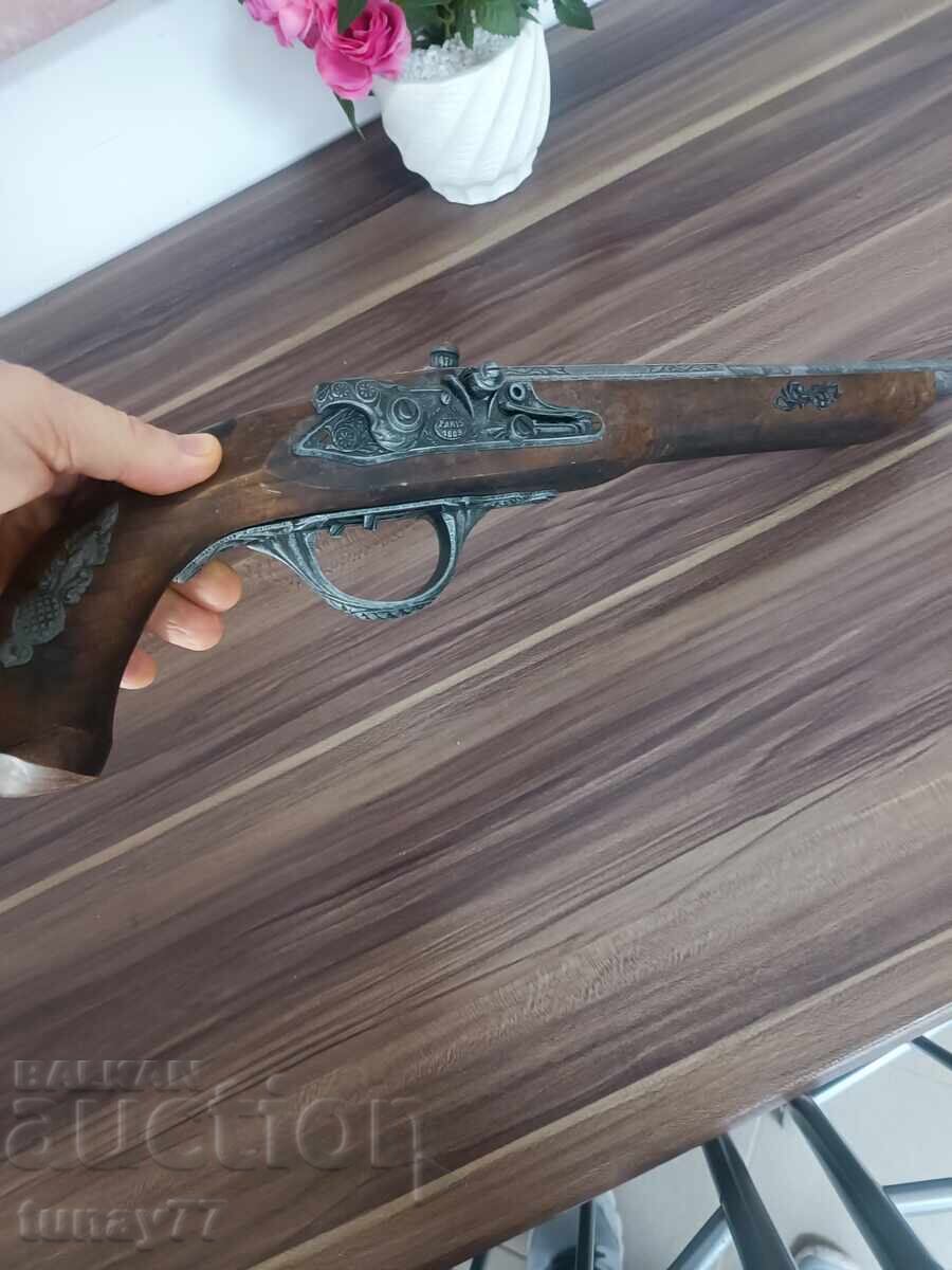 Изключително добра реплика на стар кремъчен пищов.Има - 6 Изключително добра реплика на стар кремъчен пищов.Има - 6