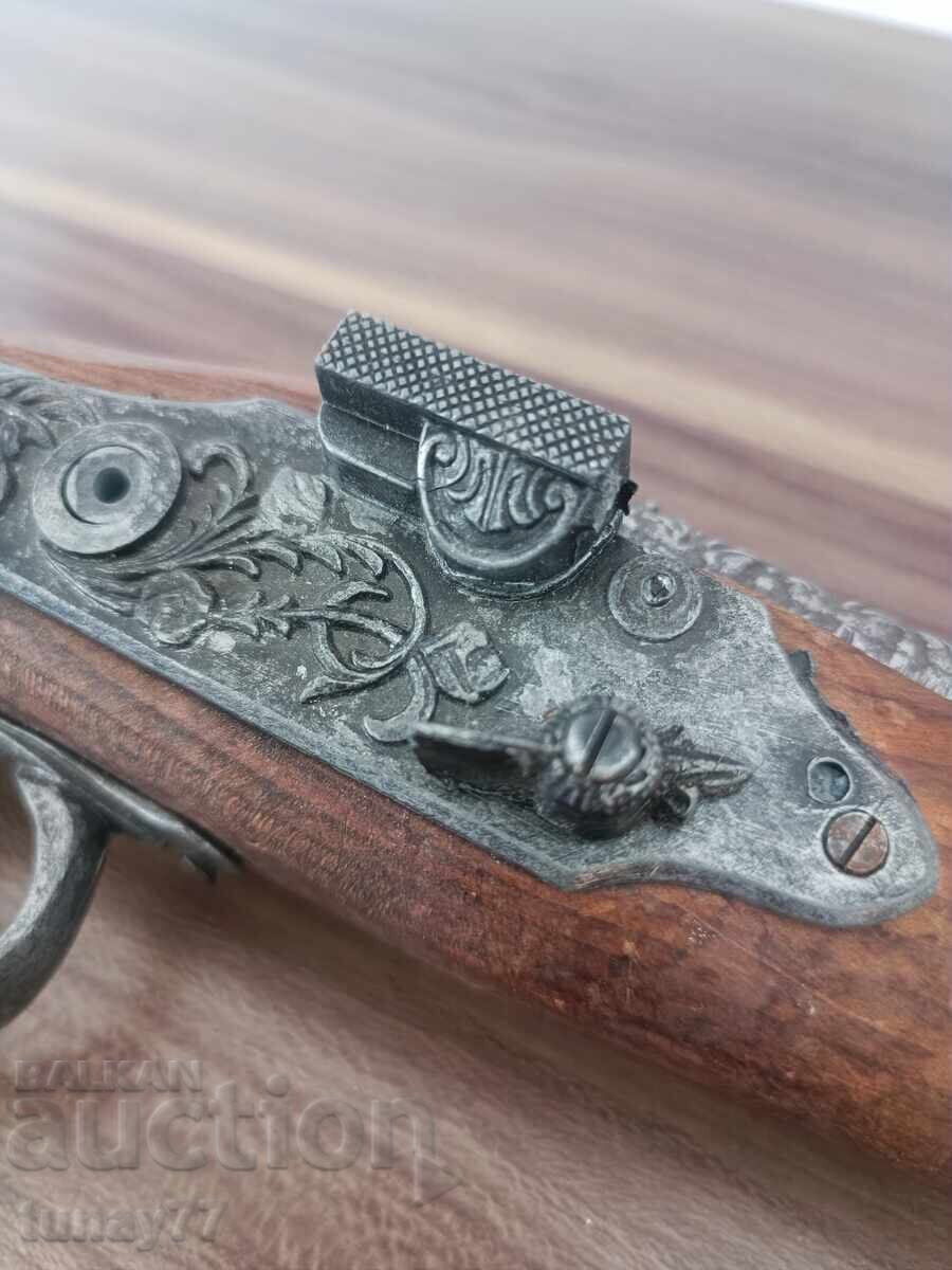 Аукцион Изключително добра реплика на стар кремъчен пищов.Има Аукцион Изключително добра реплика на стар кремъчен пищов.Има