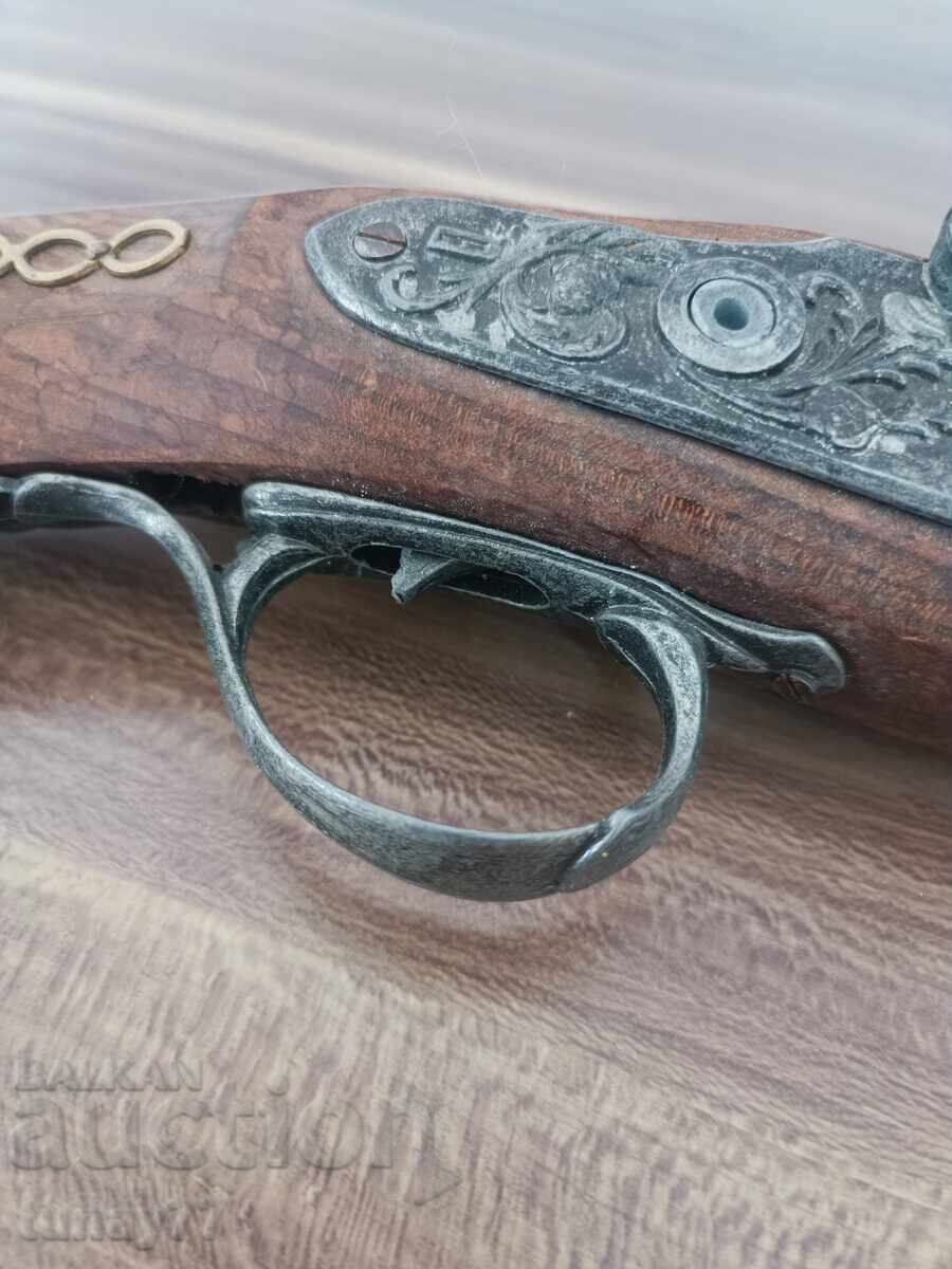 Доставка на Изключително добра реплика на стар кремъчен пищов.Има Доставка на Изключително добра реплика на стар кремъчен пищов.Има