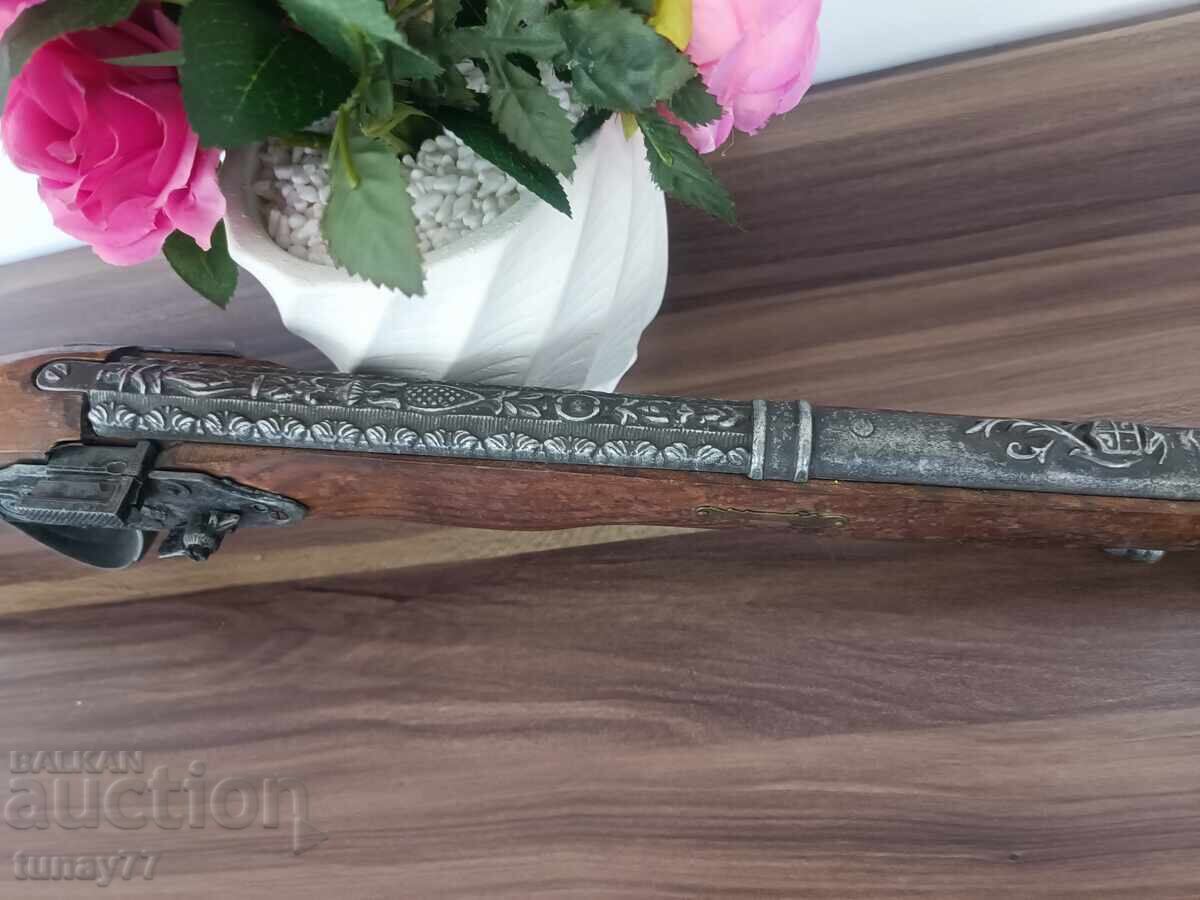 Изключително добра реплика на стар кремъчен пищов.Има - 5 Изключително добра реплика на стар кремъчен пищов.Има - 5