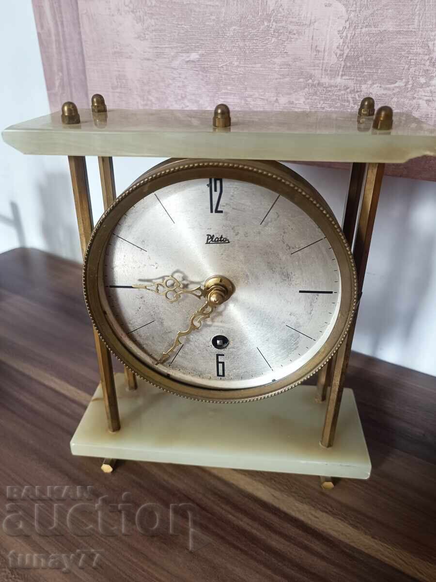 Динтиж механичен часовник няма стъкло отпред незнам дали с цена 37.00 лв. | € 18.92 Динтиж механичен часовник няма стъкло отпред незнам дали с цена 37.00 лв. | € 18.92