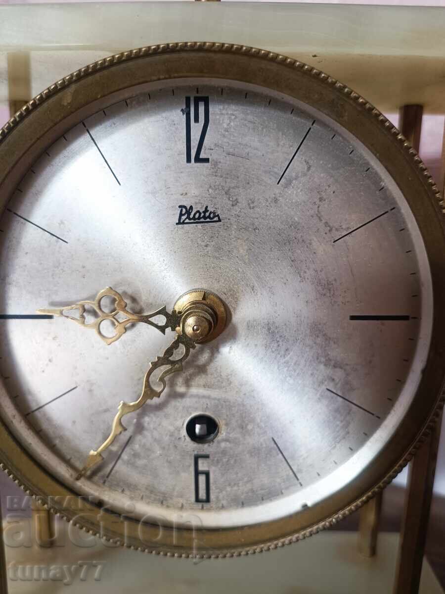 Аукцион Динтиж механичен часовник няма стъкло отпред незнам дали Аукцион Динтиж механичен часовник няма стъкло отпред незнам дали