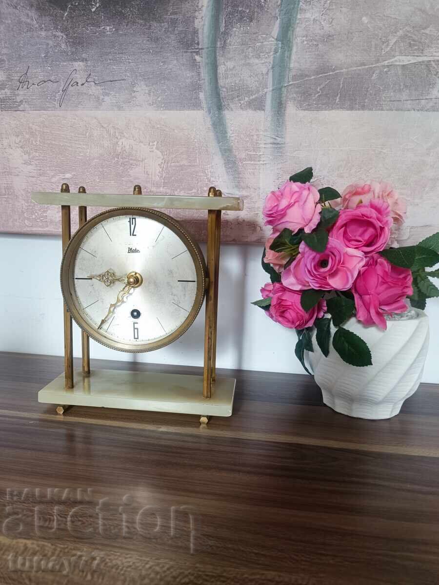 Динтиж механичен часовник няма стъкло отпред незнам дали Динтиж механичен часовник няма стъкло отпред незнам дали