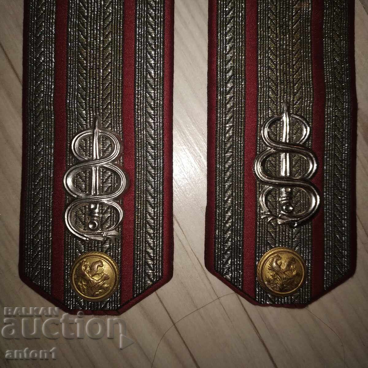 Delivery of Old epaulettes