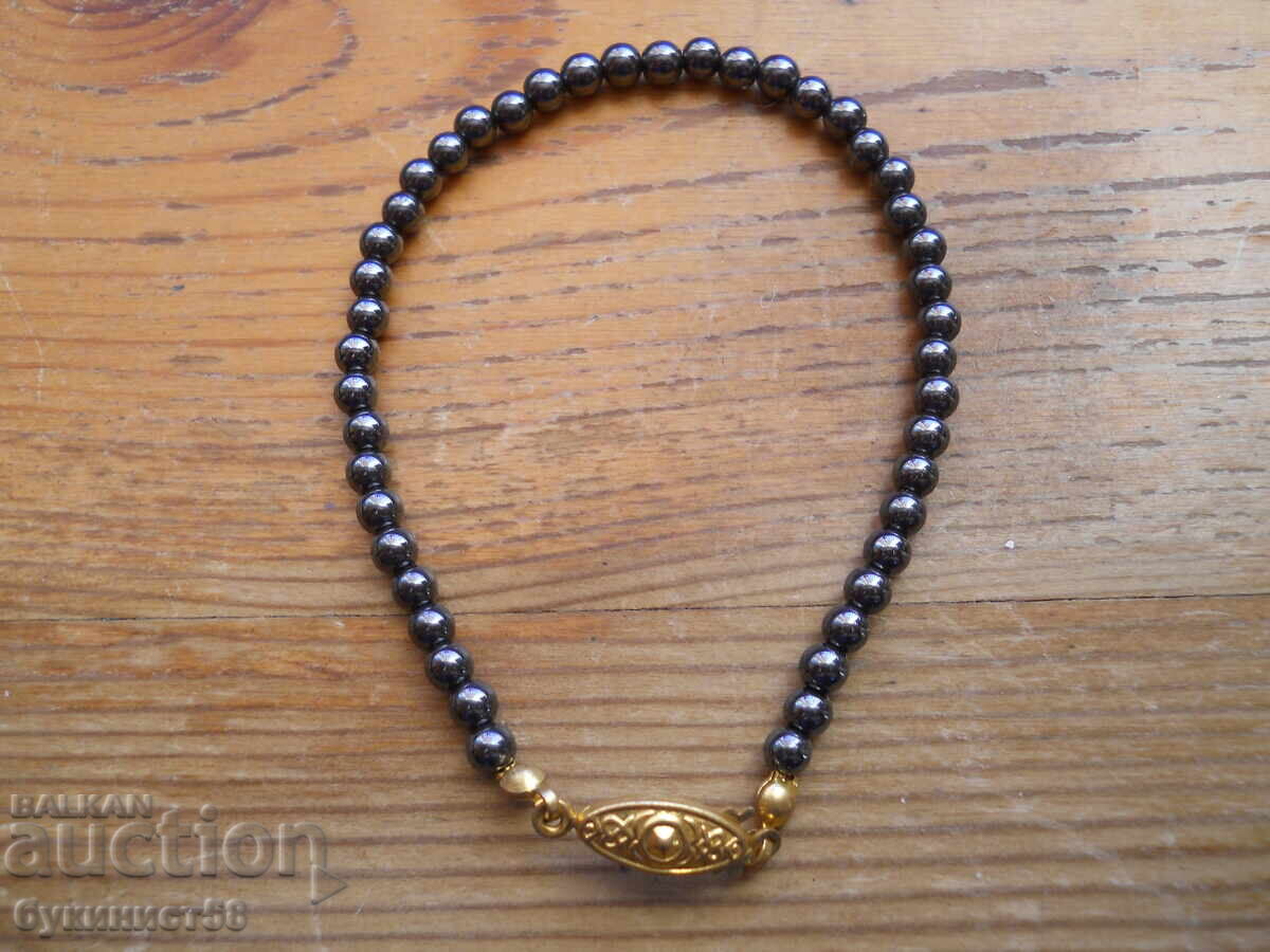 Гривна от хематит Гривна от хематит