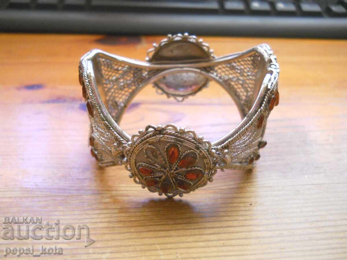 Licitație Brățară veche metalică filigranată Licitație Brățară veche metalică filigranată