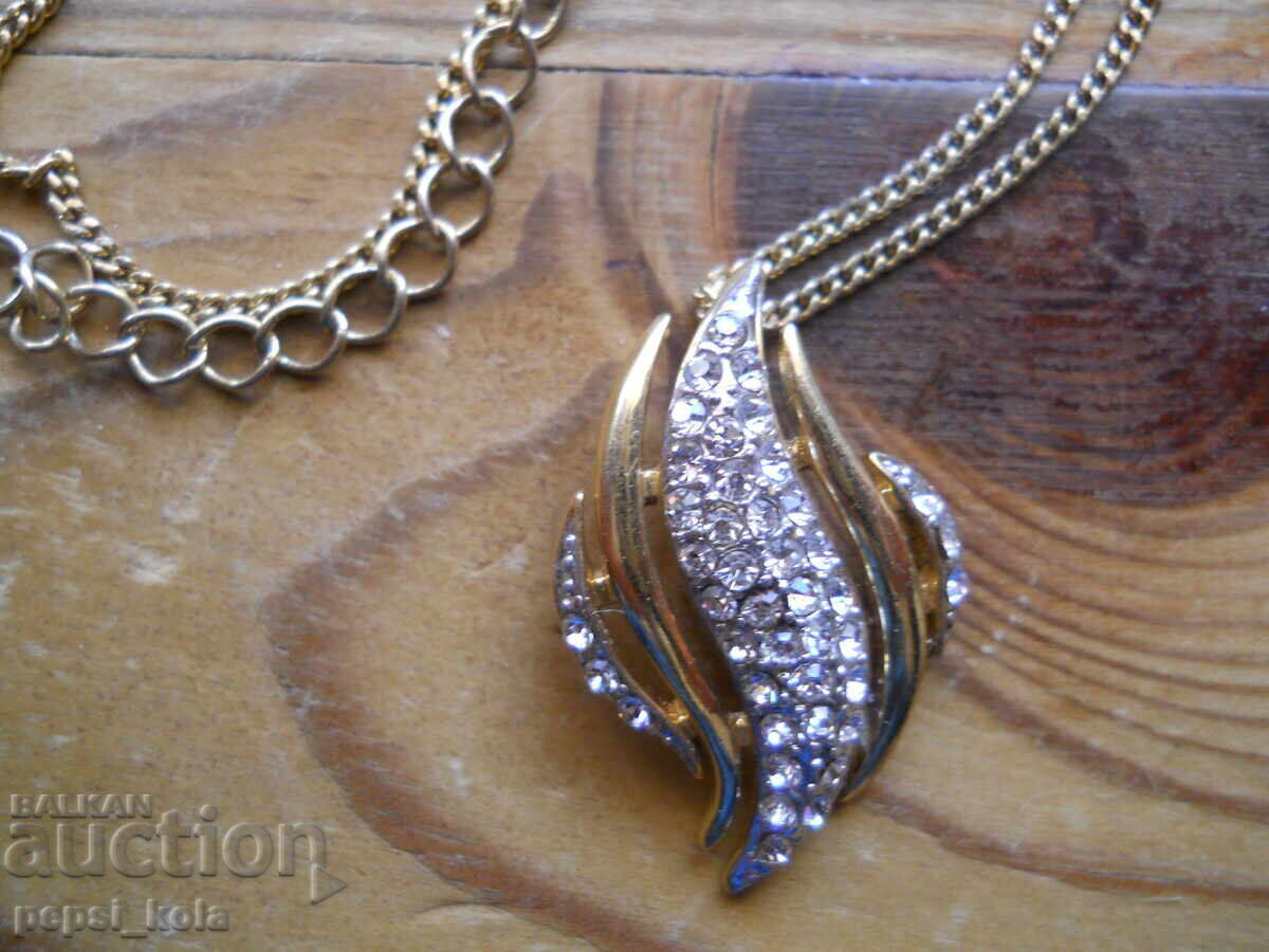 Επιχρυσωμένο κολιέ με μενταγιόν με τιμή € 1.50 | 2.93 BGN Επιχρυσωμένο κολιέ με μενταγιόν με τιμή € 1.50 | 2.93 BGN