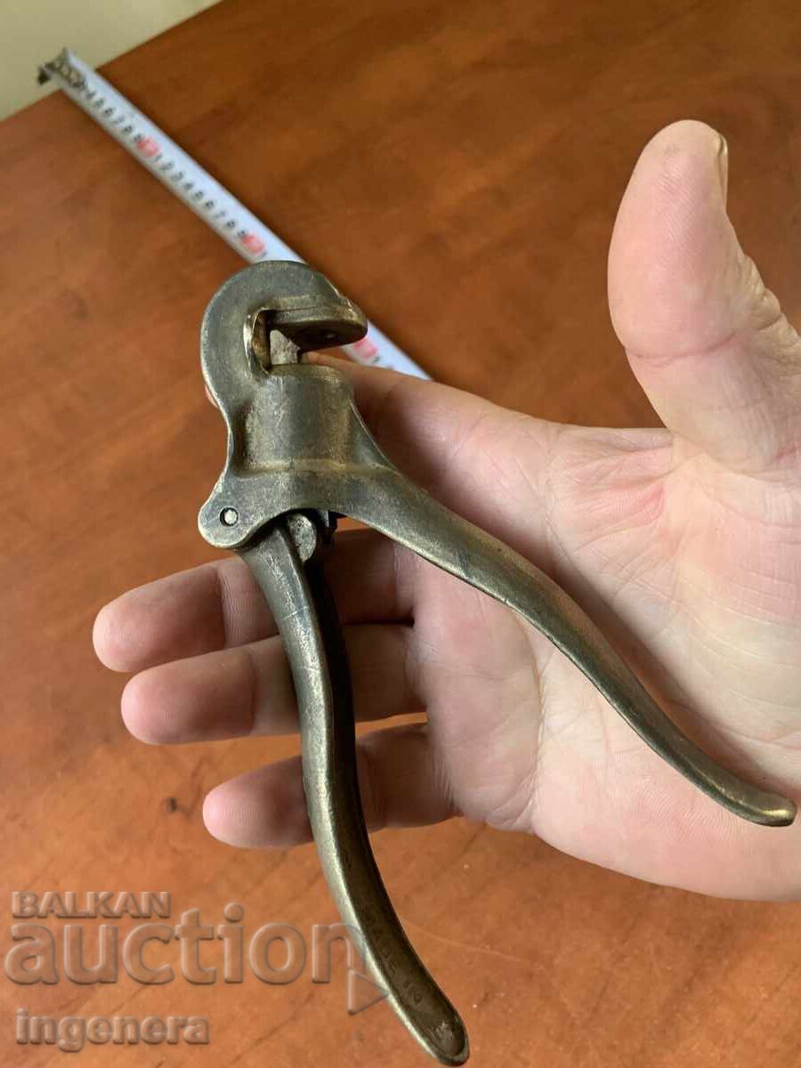 TOOL DEVICE FOR MAKING BRONZE CHAPRASS OLD ENGLAND with price 27.00 BGN | € 13.80