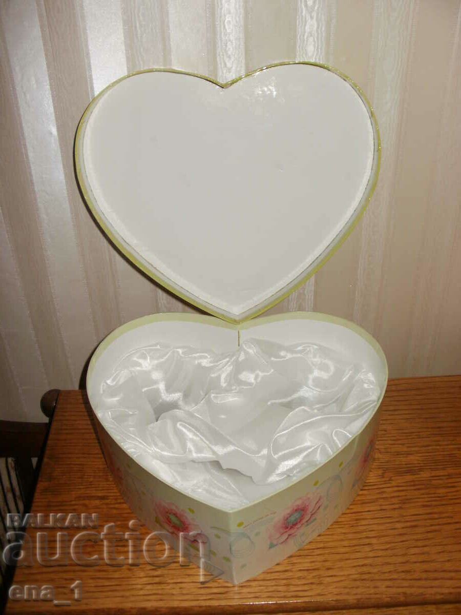 Κουτί δώρου σε σχήμα καρδιάς 25x21x9,5 cm. - 6