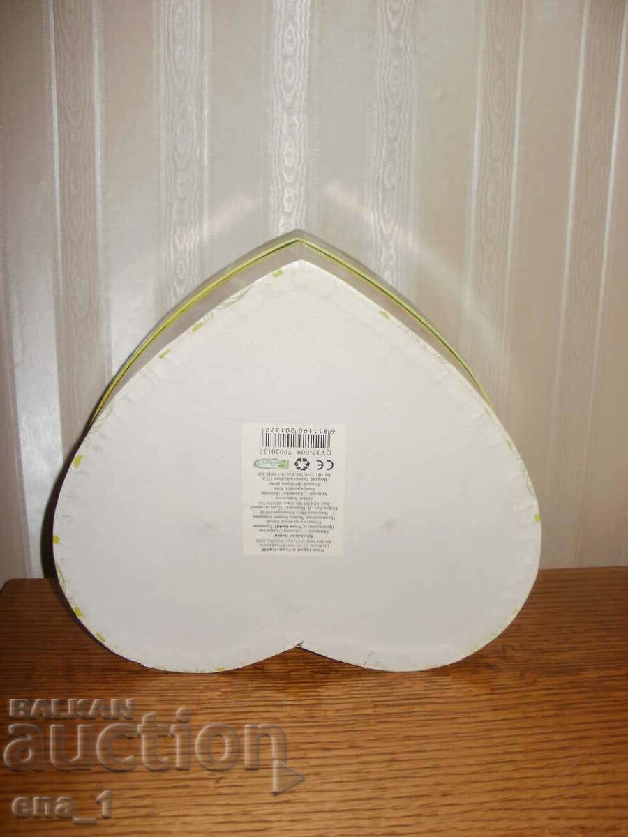 Κουτί δώρου σε σχήμα καρδιάς 25x21x9,5 cm. - 7