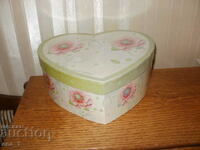 Cutie cadou in forma de inima 25x21x9,5 cm.