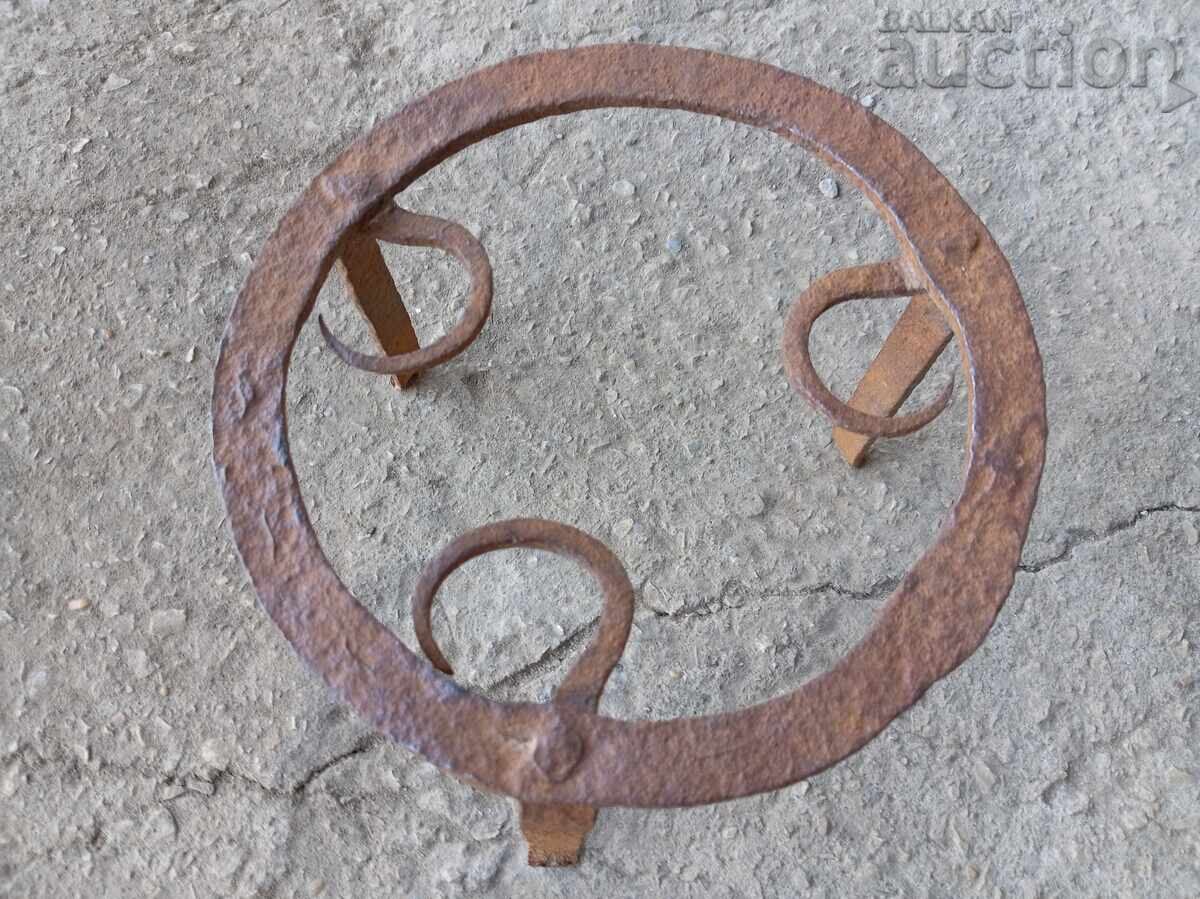 Παλιό σφυρήλατο τηγάνι από σφυρήλατο σίδερο, πρωτόγονο πυροστιά με τιμή 31.00 BGN | € 15.85 Παλιό σφυρήλατο τηγάνι από σφυρήλατο σίδερο, πρωτόγονο πυροστιά με τιμή 31.00 BGN | € 15.85