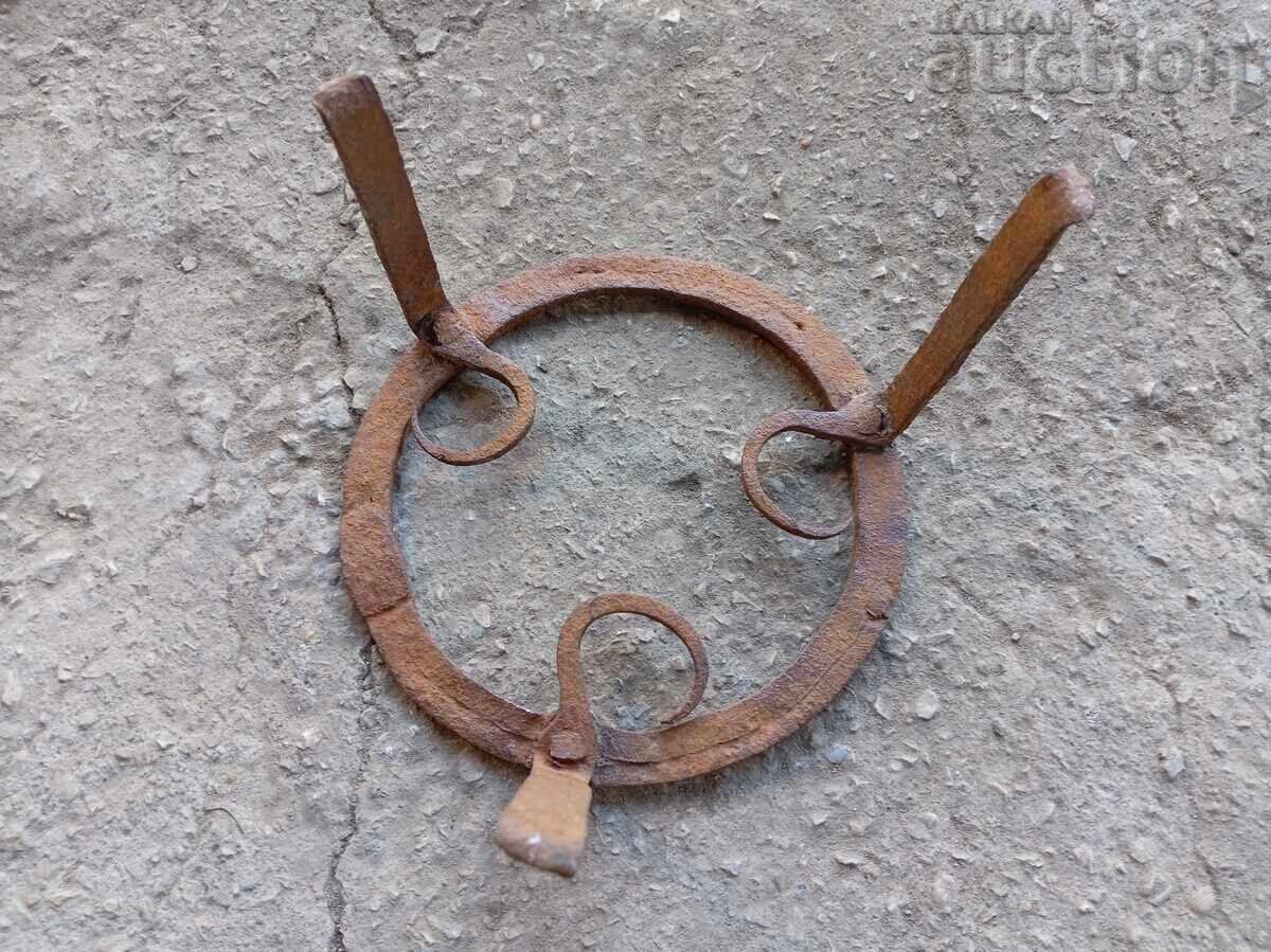 Παλιό σφυρήλατο τηγάνι από σφυρήλατο σίδερο, πρωτόγονο πυροστιά - 7 Παλιό σφυρήλατο τηγάνι από σφυρήλατο σίδερο, πρωτόγονο πυροστιά - 7